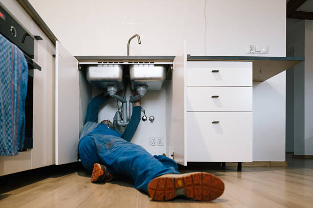 Professional Leak Detection technician working in Fox River Grove, IL